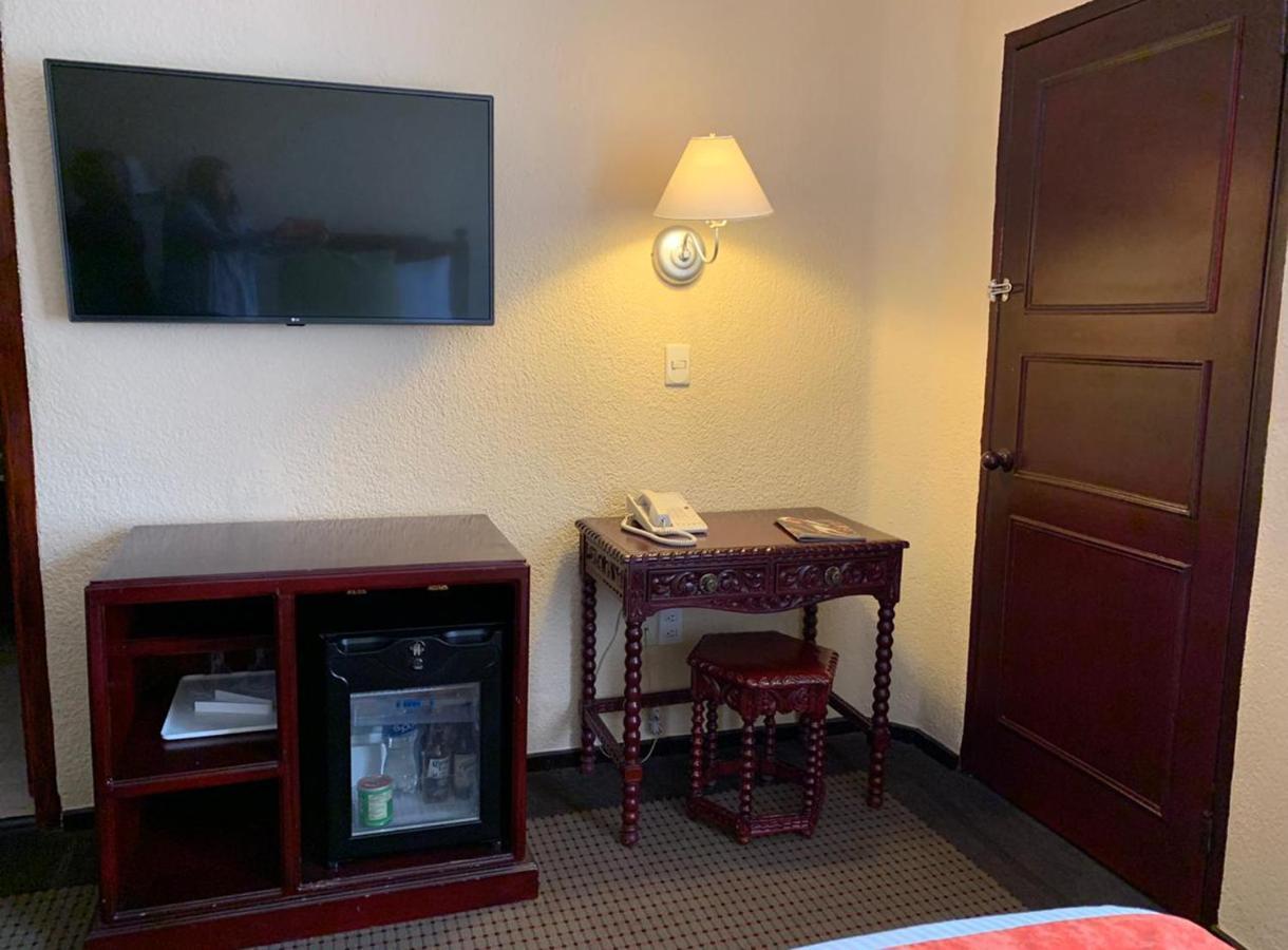 Hotel Geneve Cd De Mexico Bagian luar foto A room at the hotel