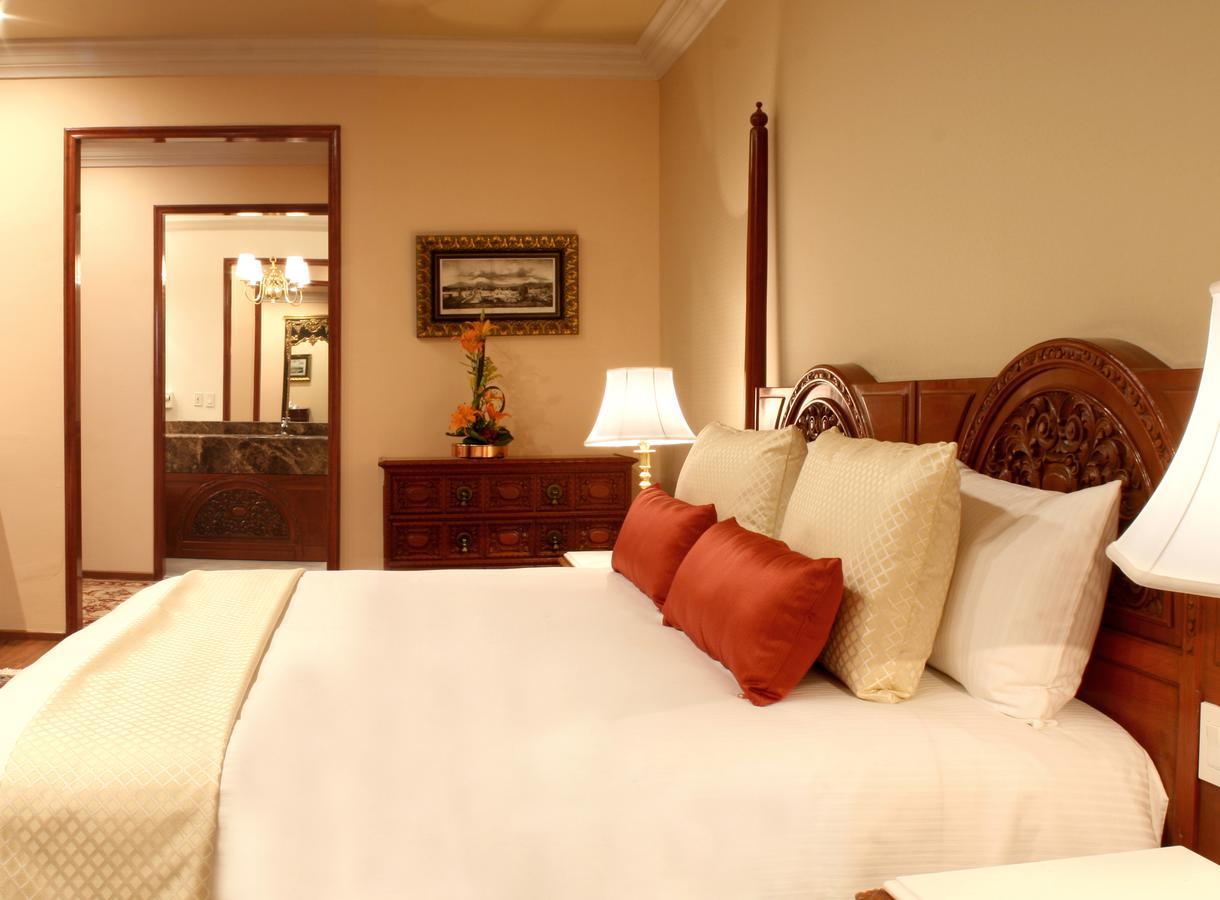 Hotel Geneve Cd De Mexico Bagian luar foto A bedroom at the Taj Bengal